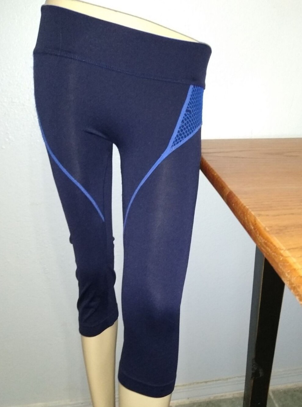 Shoactive Capris - Picture 2 of 7